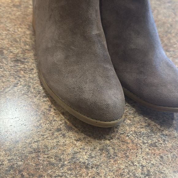 Dolce Vita Asymmetrical Ankle Bootie Size 11 Gray Back Zipper Closure Almond Toe - Picture 6 of 16